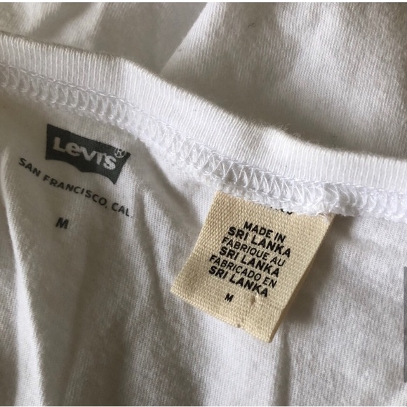 🌱Levis Classic White Tee - Picture 6 of 6